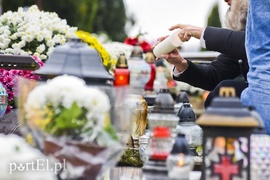 Elblążanie odwiedzają groby bliskich