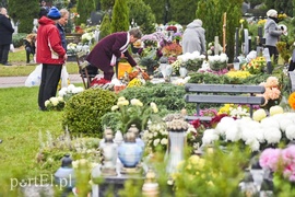 Elblążanie odwiedzają groby bliskich