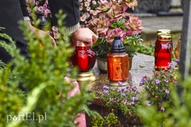 Elblążanie odwiedzają groby bliskich