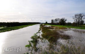 Kolejny wał przecieka