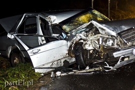 Zderzenie mercedesa z ciągnikiem