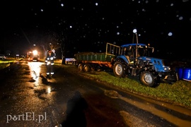 Zderzenie mercedesa z ciągnikiem