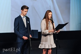 Młodzież świętuje stulecie niepodległości