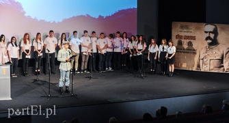 Młodzież świętuje stulecie niepodległości