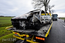 Wypadek koło Fiszewa, auto w płomieniach