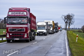 Wypadek koło Fiszewa, auto w płomieniach