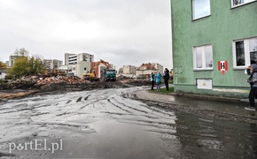 Mieszkają na budowie i mają tego dość