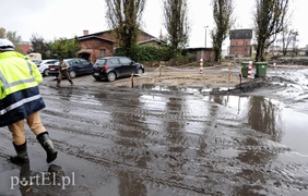 Mieszkają na budowie i mają tego dość