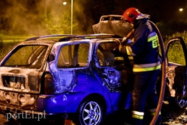 Ogień strawił fiata w 2 minuty