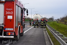 Zderzenie daihatsu z cysterną na S7