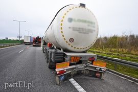 Zderzenie daihatsu z cysterną na S7