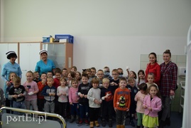 W EUH-E dzieci poznają pracę pielęgniarki i ratownika medycznego