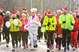Mikołajowe bieganie po mieście. Dla Sary