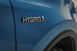 Hybrydy Toyoty są chętnie kupowane