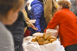 Przychodzą po kawałek normalności