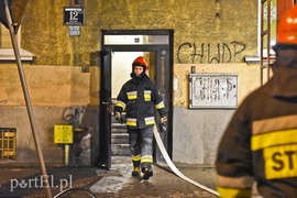 Ul. Mickiewicza: zadymienie na klatce schodowej i pożar sadzy