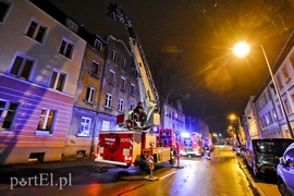 Ul. Mickiewicza: zadymienie na klatce schodowej i pożar sadzy