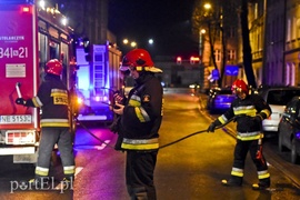 Ul. Mickiewicza: zadymienie na klatce schodowej i pożar sadzy