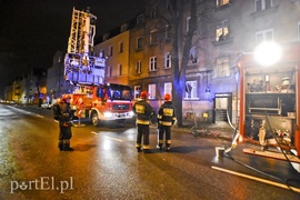 Ul. Mickiewicza: zadymienie na klatce schodowej i pożar sadzy