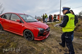 Wpadła do rowu, jedna osoba w szpitalu