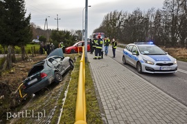 Wpadła do rowu, jedna osoba w szpitalu