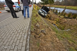 Wpadła do rowu, jedna osoba w szpitalu