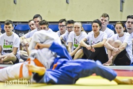 Mistrz rzuca na matę i zachęca: Wuef jest fajny