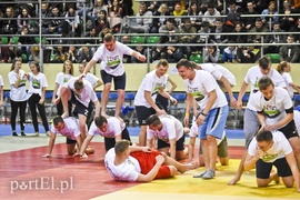 Mistrz rzuca na matę i zachęca: Wuef jest fajny