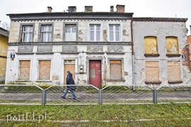 Wyburzają kolejny budynek