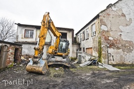 Wyburzają kolejny budynek