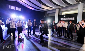 Studniówka ZSTI: \"...skończymy o pianiu kura, a później tylko matura\"