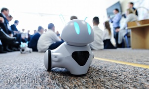 Małe roboty uczą kosmicznie