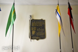 Co się dzieje przed klubem wojskowym przy ul. Królewieckiej?