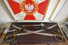 Co się dzieje przed klubem wojskowym przy ul. Królewieckiej?