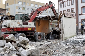 Znikają pawilony przy Słonecznej