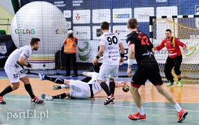 Meblarze z czwartym zwycięstwem (piłka ręczna)