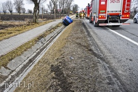 Dachowanie na DK-7, kierowca bez prawa jazdy