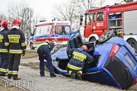 Dachowanie na DK-7, kierowca bez prawa jazdy