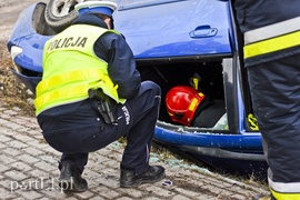 Dachowanie na DK-7, kierowca bez prawa jazdy