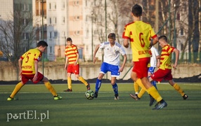 Debiutanci dostali lekcję futbolu