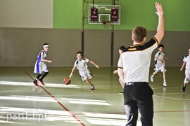 Młodzi koszykarze wyszli na parkiet