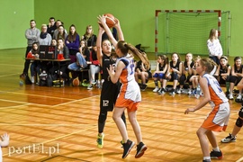 Młodzi koszykarze wyszli na parkiet