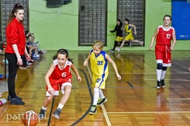 Młodzi koszykarze wyszli na parkiet