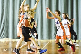 Młodzi koszykarze wyszli na parkiet