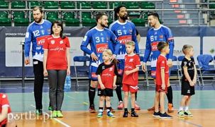 Nafciarze gromią Meblarzy (piłka ręczna)