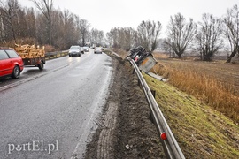 Ciężarówka wypadła z drogi na DK 22