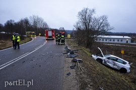 Zderzenie toyoty z mazdą przed cmentarzem