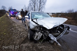 Zderzenie toyoty z mazdą przed cmentarzem