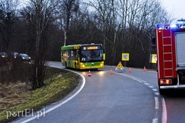 Zderzenie toyoty z mazdą przed cmentarzem