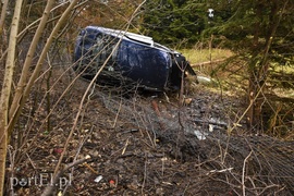 Audi po wypadku rozpadło się na dwie części